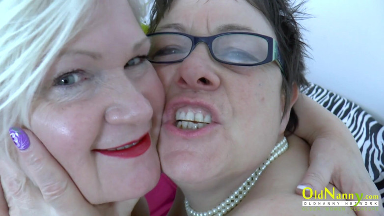 Old Nanny: Dua Lesbian British Tua Bit Bertetek Lacey Starr dan Honey