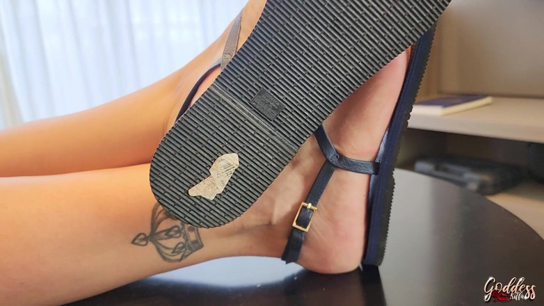 KiffaFeet: Špinavé žabky čistí patetický otrok