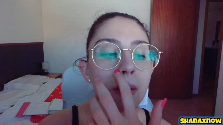 Shanaxnow: 恋物癖鼻子撸管奶子推着鼻孔闻我的阴户