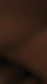 Tři krásné brazilské holky a jeden velký černý pták v dem dírách