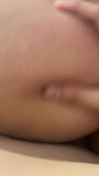 Beste cowgirl die met een Perzische milf rijdt op een grote Arabische lul en haar perfecte kont en probeert in haar strakke gaatje klaar te komen
