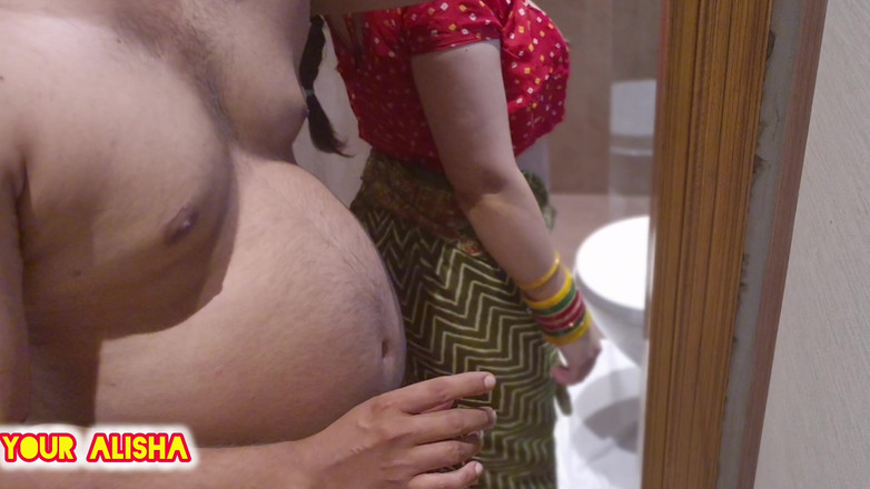 Your Alisha: Vond Bhabhi naakt in de wasruimte en neukt haar