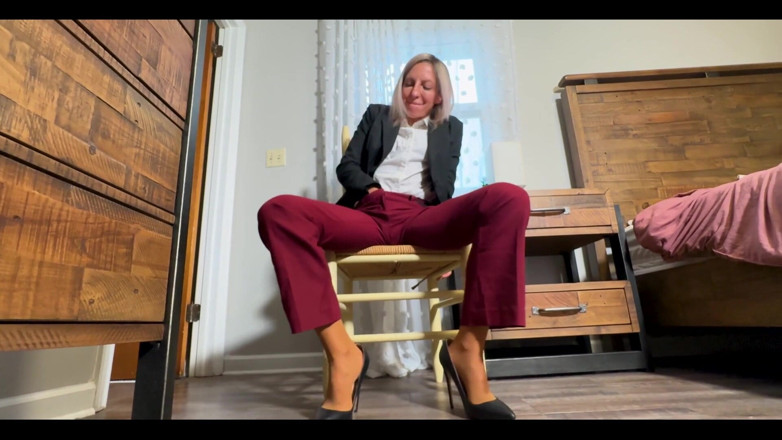 Lora Cross: Lora Cross Is a Huge-finance Business Woman