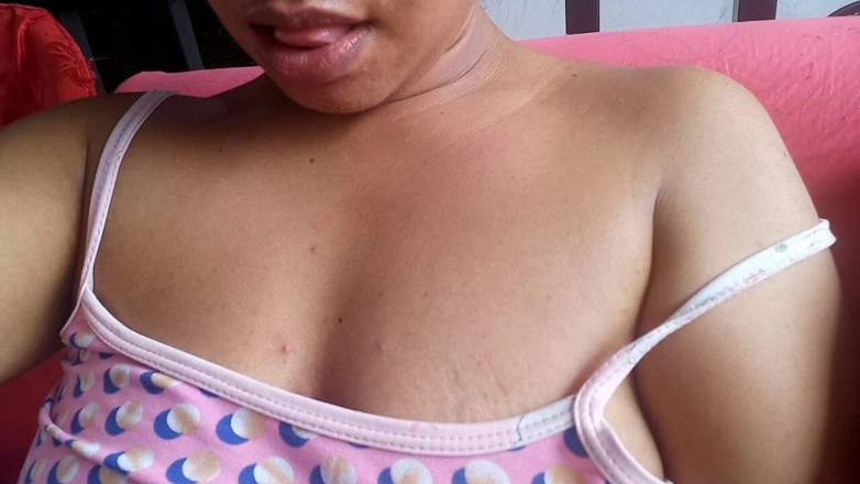 PATY PATY: Editra tiene orgasmos en su vagina y sus tetas grandes...