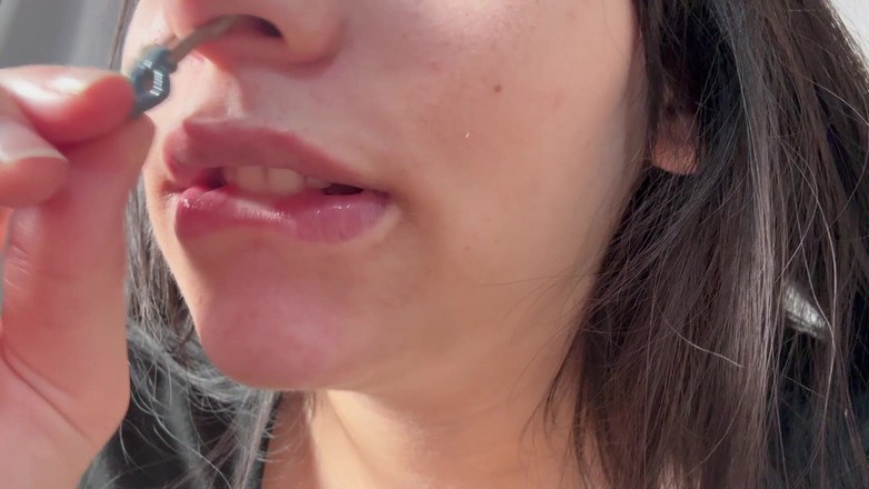 AmayaMori: Девушка-великанша надевает на нее своего крошечного мужа