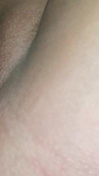 Mi amiga de la universidad me da una deliciosa lamida de vagina y me encantó
