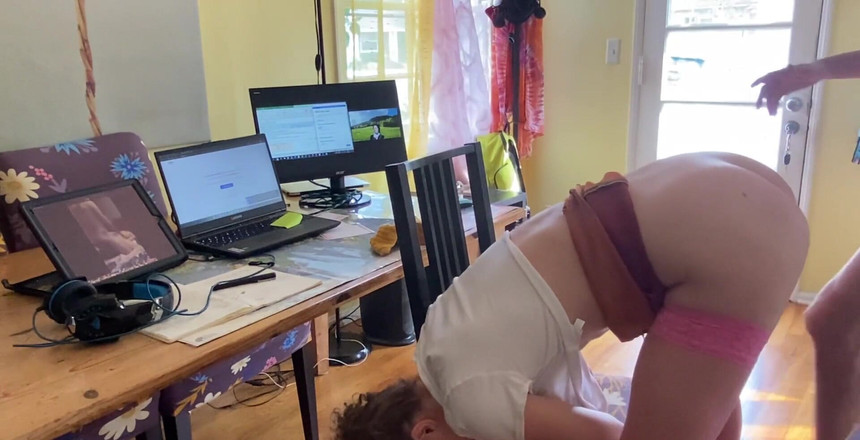 VibeWithMommy: Parece que esta es mi vida ahora. Me dejó salir...