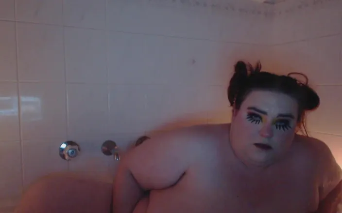 LaLaDelilah: Join me in the bath! I lit some candles, made...