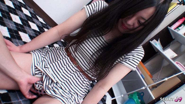 Asian porn collection: Piccola sorellastra giapponese 18 parla con deflorazione creampie scopa al porno...