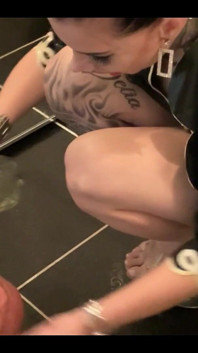 Miss Alessa milano füttert meine toilettensklavin