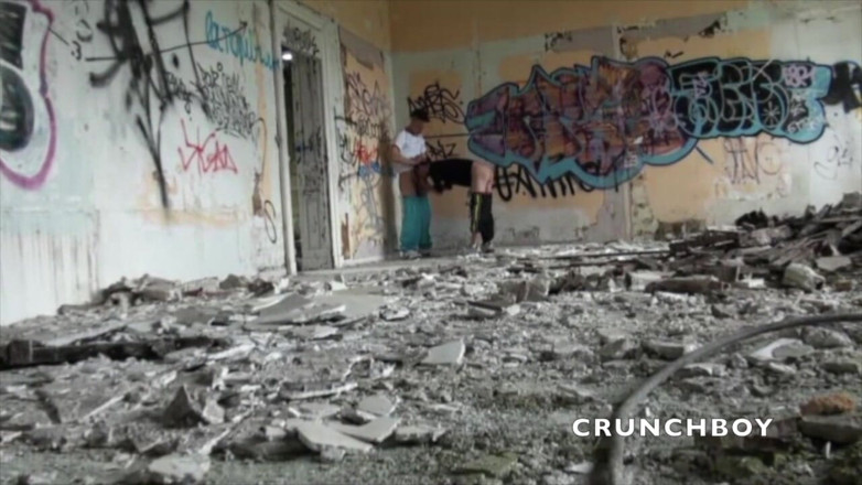 Crunch Boy: Богатого трахнул молодой чешуйчатый паренек в, эксгиби на улице