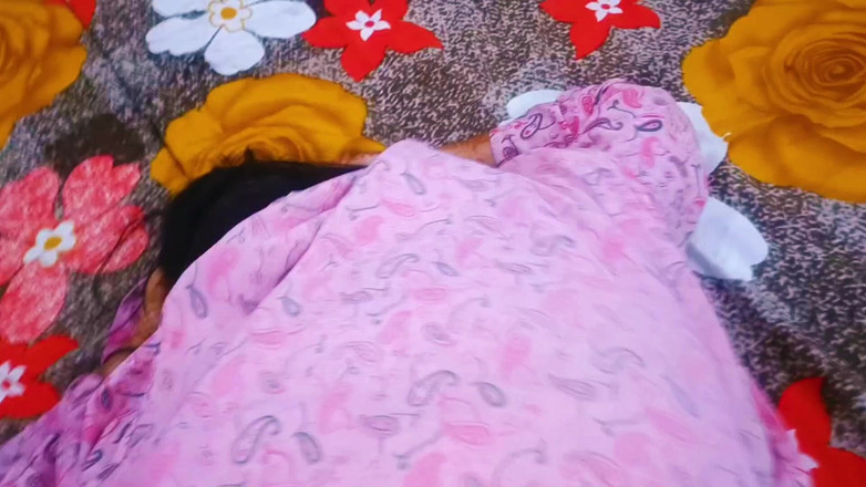 Catchybusty: Bhabhiji desi mahukan seks tegar di biliknya dengan kawan ayah...