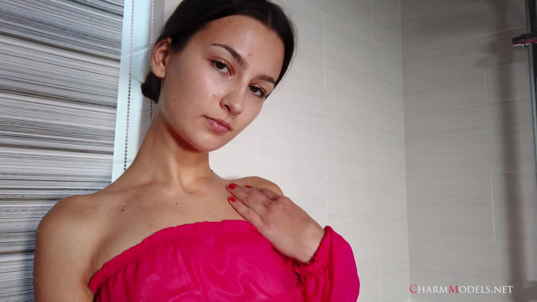 CharmModels: Мечты Анны в душе в прозрачном платье