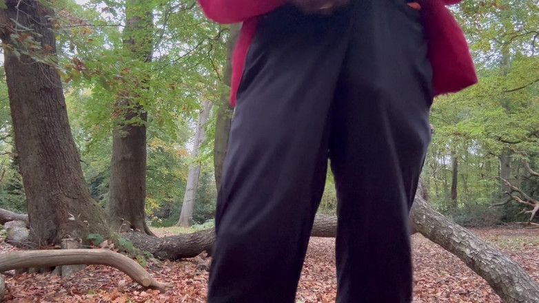 MrMagicDevil: Solo meneando, temblando y frotándolo en el bosque