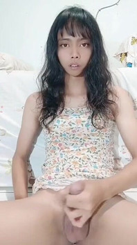 Waria asia lagi asik masturbasi