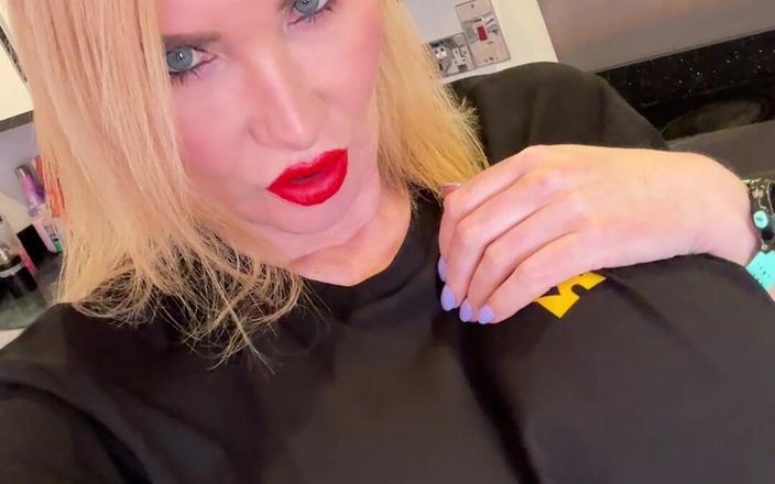 Sophie James: Thank You Faphouse for the T-shirt