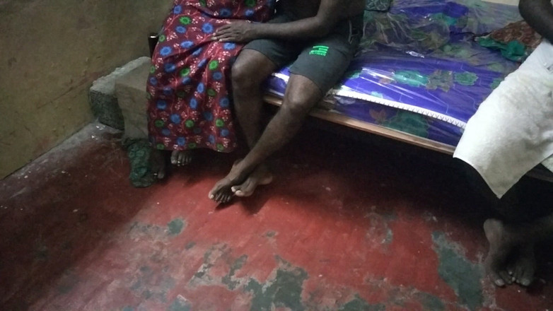 Tamil lesbian: Nói chuyện tục tĩu sau khi làm tình