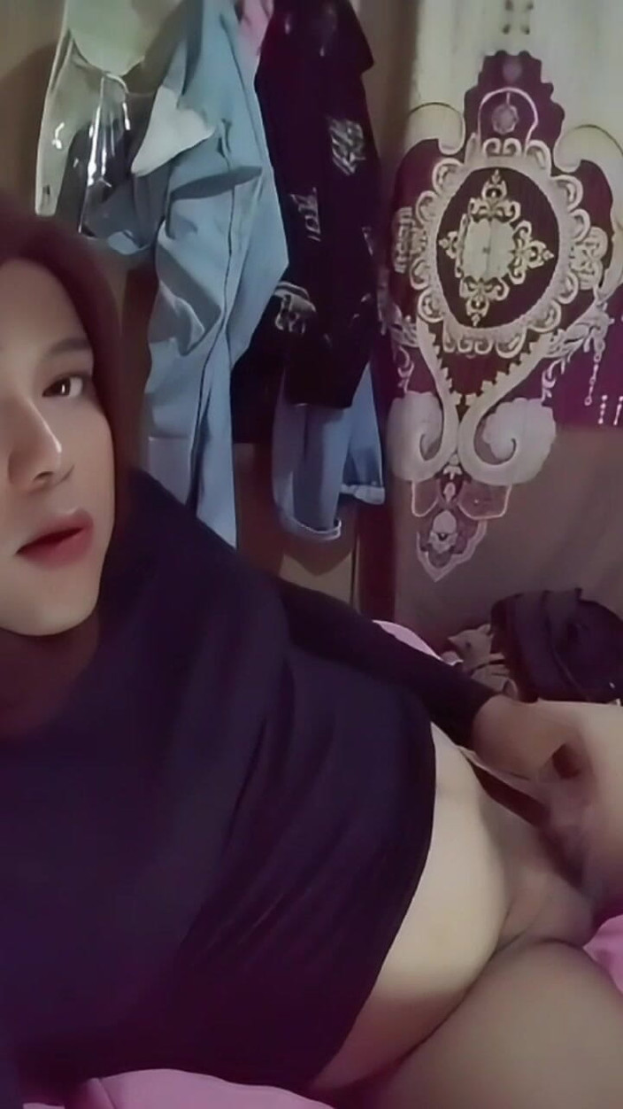 Ivvy Crossdresser: Ivvy는 침실에서 매우 열정적입니다.