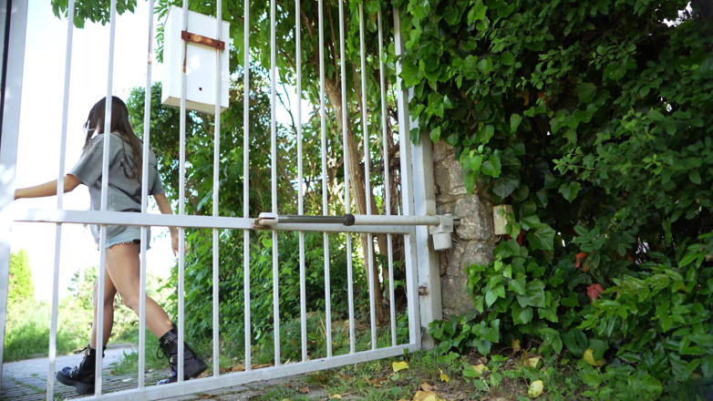 Nicole Rae: The Neighbours