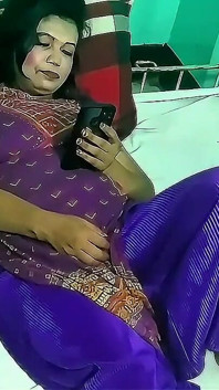 Indische bhabhi mit dicken möpsen macht sex täglich