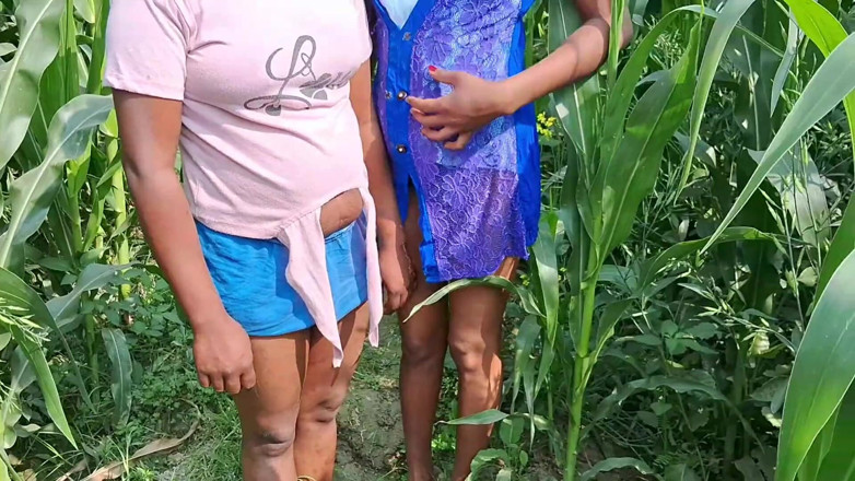 Desi step mom: Une femme sexy, nouveau, se fait baiser dans la nature,...
