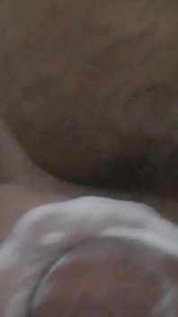 Berseronok di bilik air, gembira dengan sabun, ayuh, tonton dan hantar