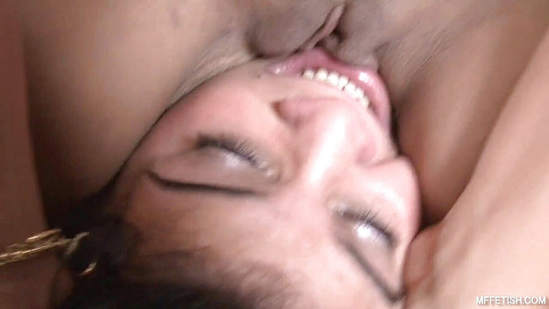 MF Fetish: Nanda rios dientot habis-habisan dengan muka yang kejam