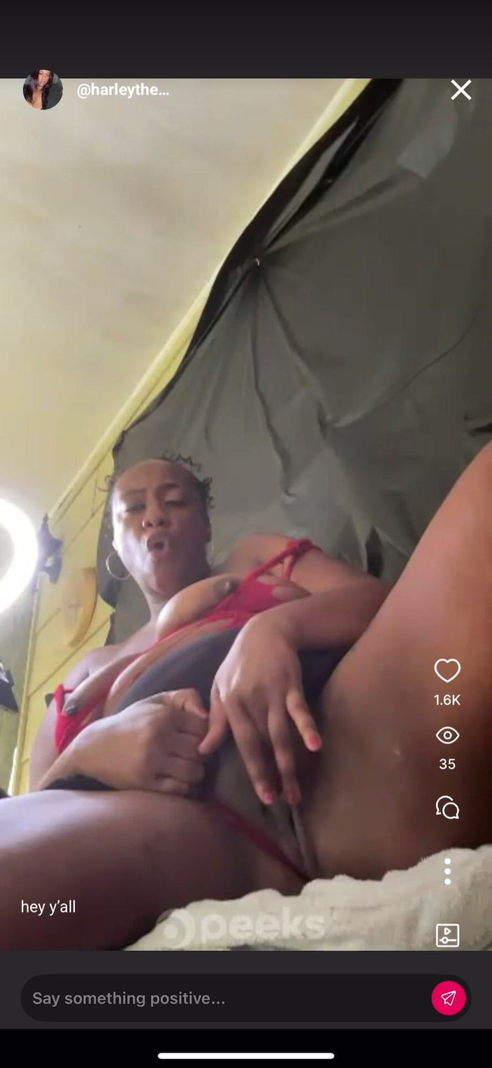 Harley Harper: Ipad'imde neredeyse fışkırtıyor