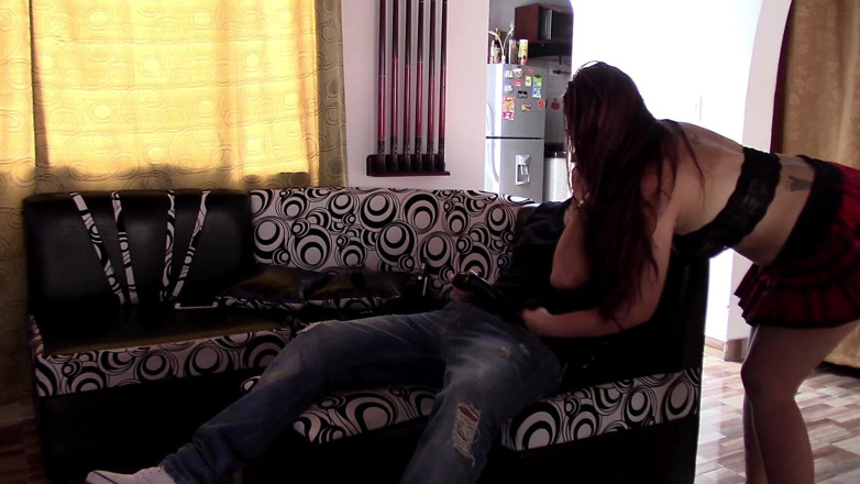 SoldierHugeCock: Jazmin sucks me while I play Xbox