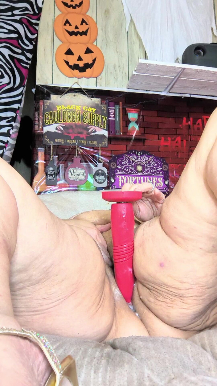 HerculesnVENUS: उसका नाम अच्छे समय के लिए बाथरूम की दीवारों पर है