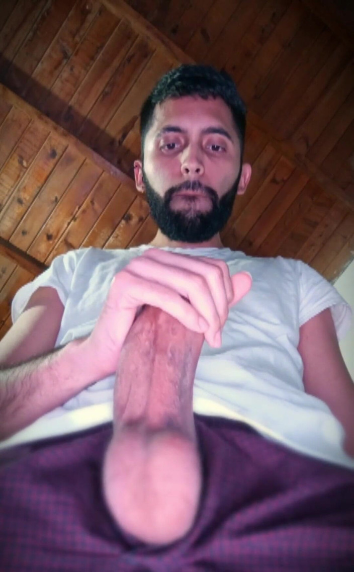 Camilo Brown: 在睡前吐口水的激烈手淫