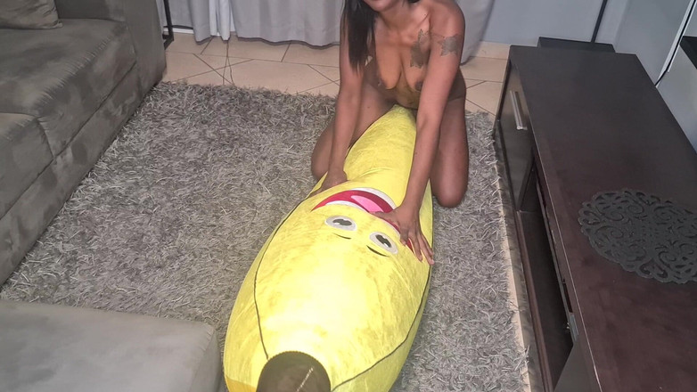 domslutfucker: टैटू वाली देसी रंडी बड़े केले पर कूदती है, क्लोज अप