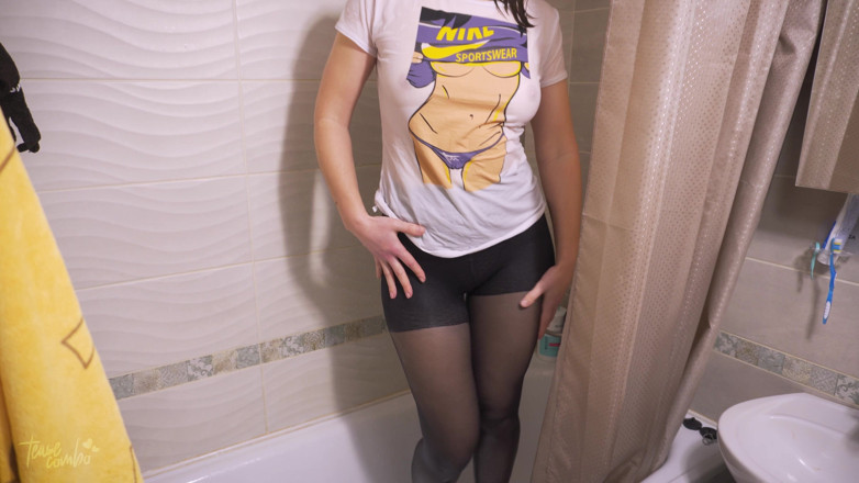 Teasecombo 4K: MiLF bollente con collant bagnati stuzzica il culo