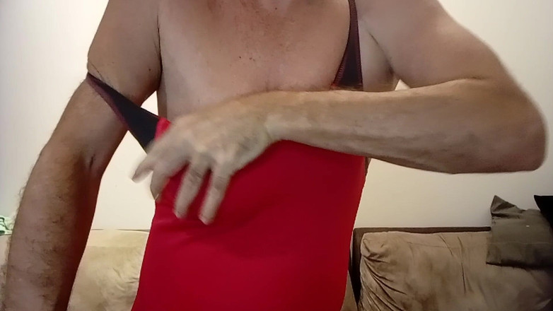 Alan Long: Il porte différents bikinis pour femmes mariées !