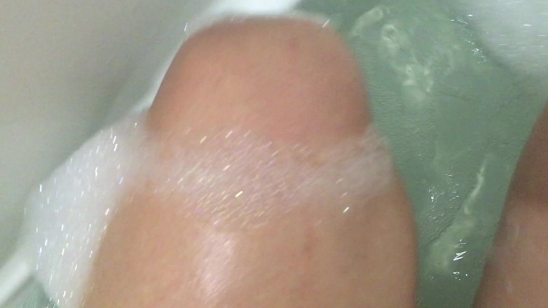 Risky Hairy Couple: Pregnant Belly and Hairypussypov in Bath