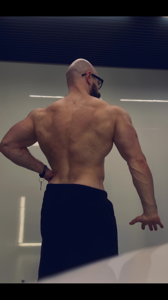 Mister Stone: Každý sval je pod kůží