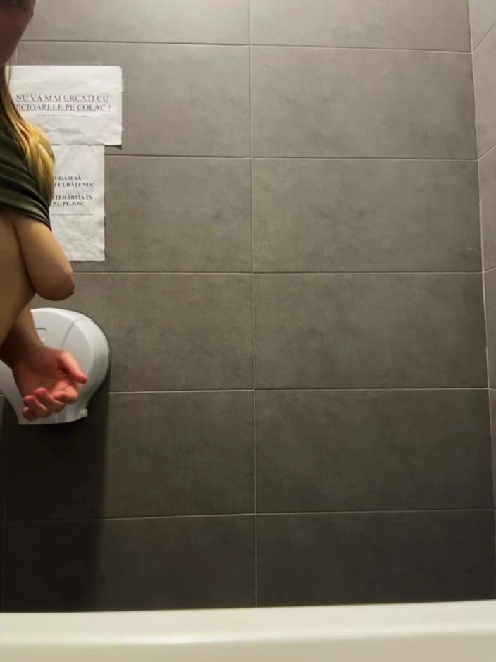 JuiceLussie: Primera vez doble penetración. Follando anal con gran polla