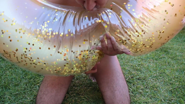 Inflatable Lovers: Блестящая плавает