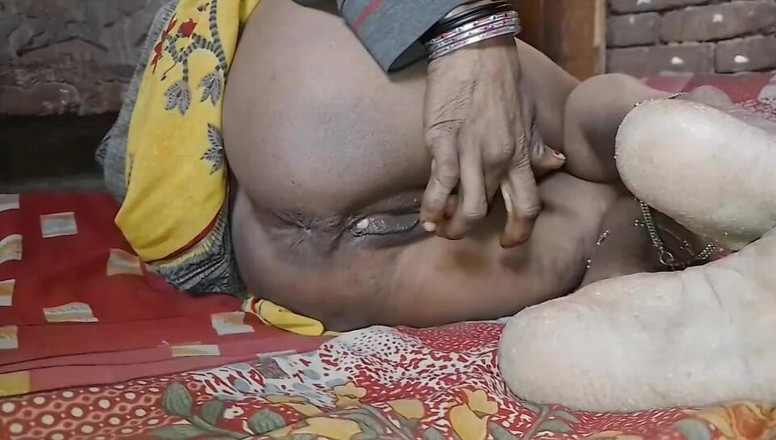 Deshi girl 9: Cewek sange ini lagi asik muasin memeknya sendirian di tempat...