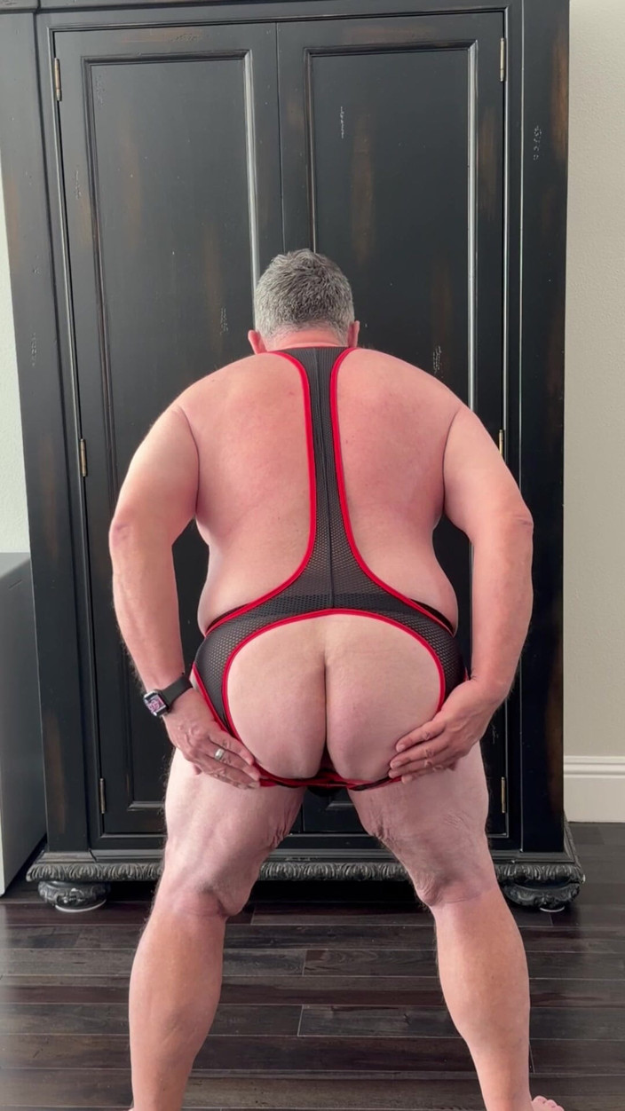 GottaLuvBB: Wresting Coach Modeling Uniform