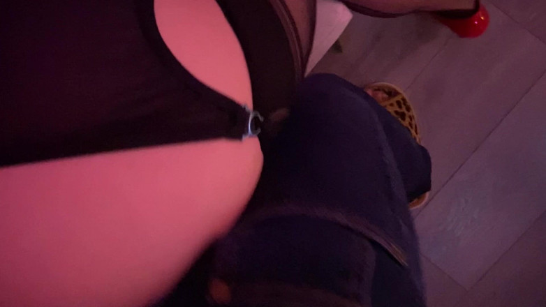 Slowly Tease: # 22 (completa) Mini saia de nylon e renda, ela está pronta...