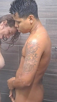 Una Ducha Caliente Con Mi Hermanastra