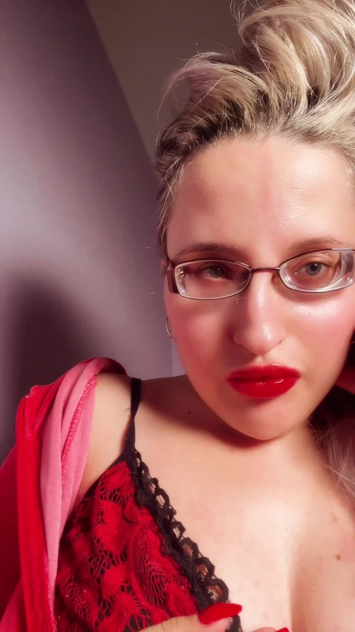 FinDom Goaldigger: Perfect Lips Red Lip Gloss Lipstick Fetish Findom Goaldigger Lips...