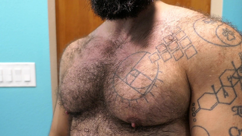 TripleXTransMan: अल्फा मांसपेशियों का शो-ऑफ