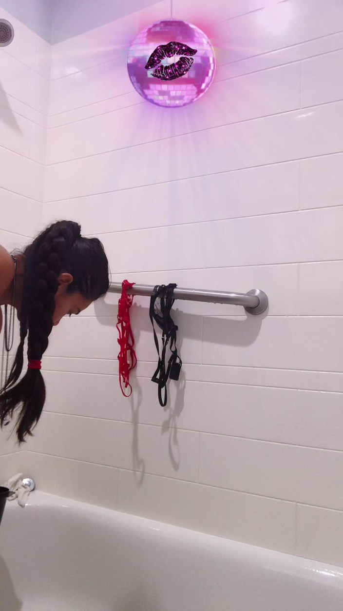 ToXxXiicBarbiie: Barbiie Getting in the Shower