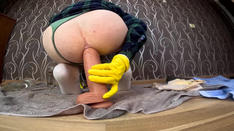 Dicktrassy dicktrassy: Saya meregangkan lubang saya dengan tangan saya, jadi saya boleh...