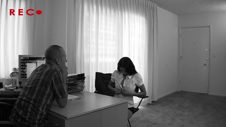 Femdom Sex: Брюнетка повія прибита на інтерв'ю