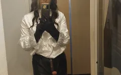 Boşalma en pantalon cuir
