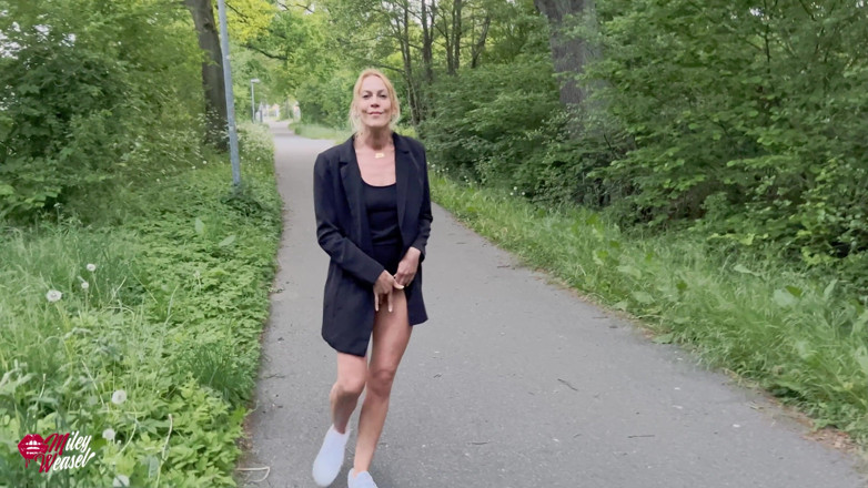Miley Weasel: Blonde Slut! a Quickie Just off the Road!
