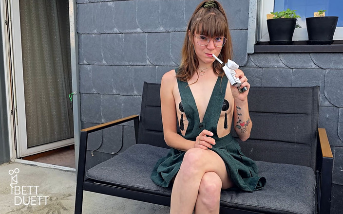 BettDuett: Primo fumoso squirt all'aperto!